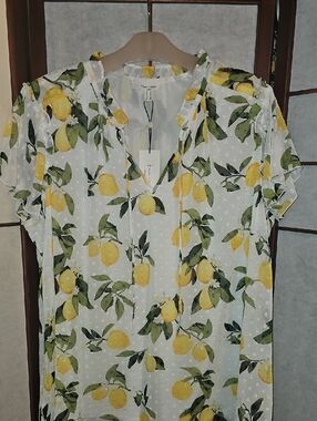 White Short-Sleeve Blouse with Yellow Lemon Print